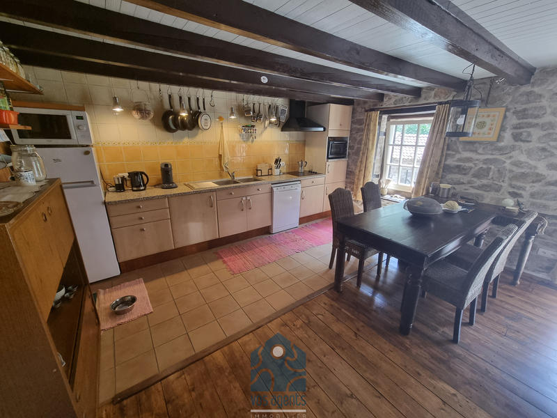 Propriété - 250 m² - 8 pièces