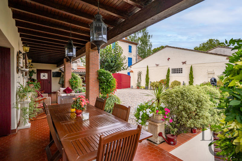 Maison - 275 m² - 8 pièces