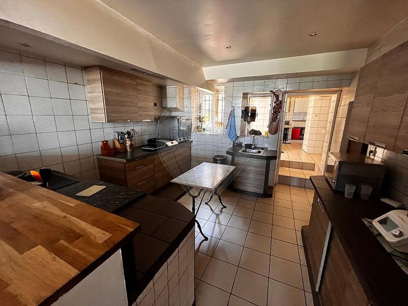 Maison - 427 m² - 12 pièces