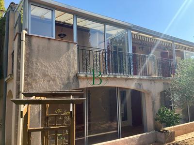 Villa - 242 m² - 6 pièces