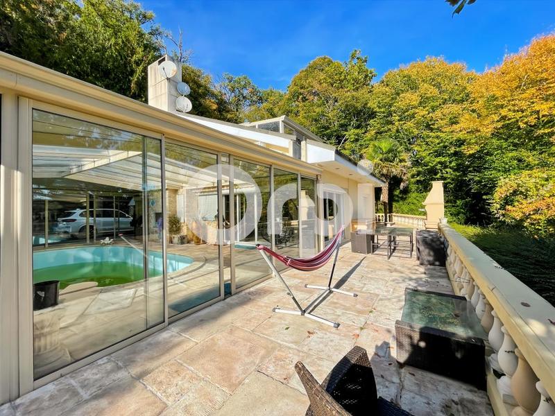 Propriété - 320 m² - 6 pièces