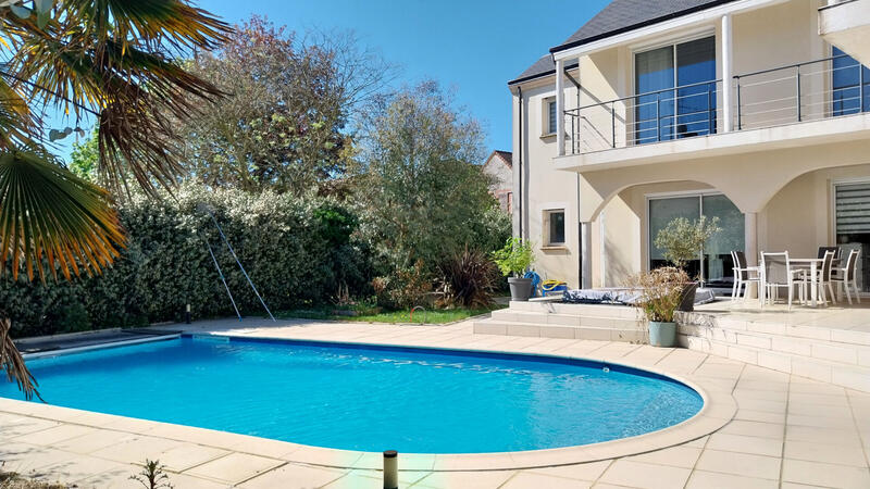 Maison - 299 m² - 7 pièces