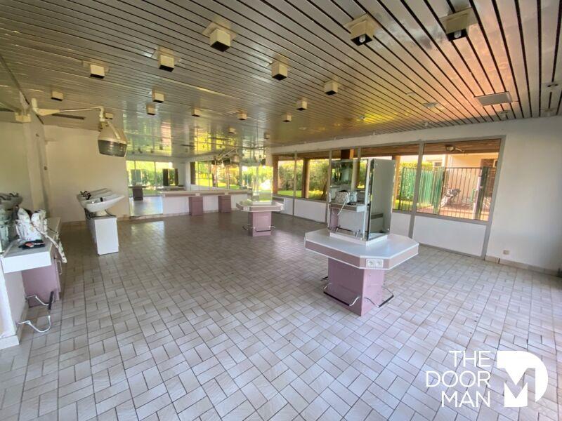 Local commercial - 89 m² - 3 pièces