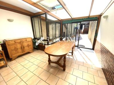 Maison - 230 m² - 8 pièces