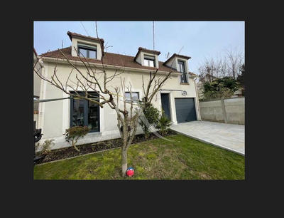 Maison - 104 m² - 4 pièces