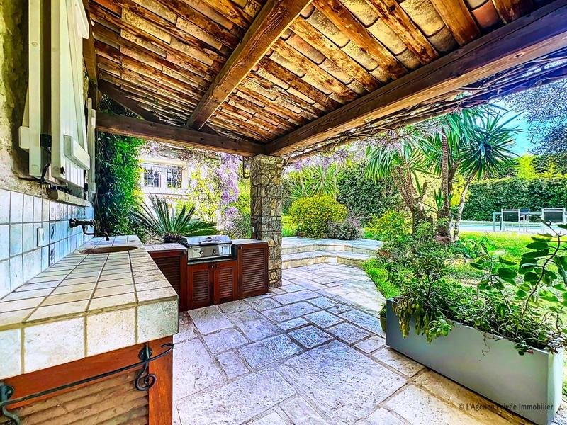 Maison - 210 m² - 8 pièces