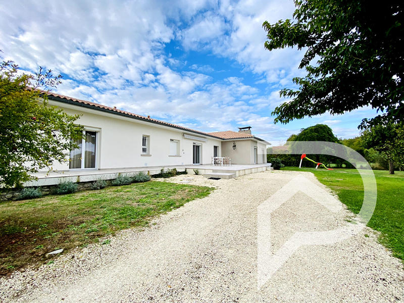 Maison - 205 m² - 8 pièces