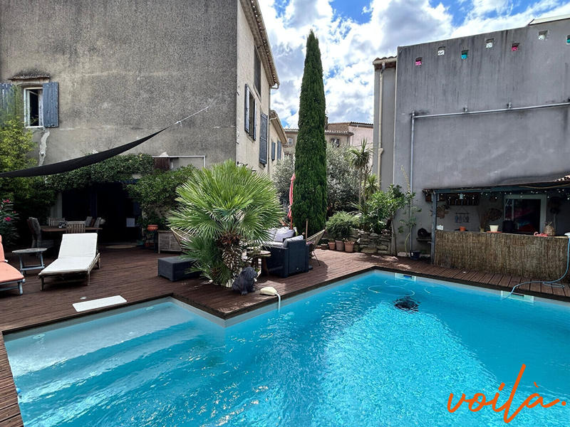 Maison - 410 m² - 9 pièces