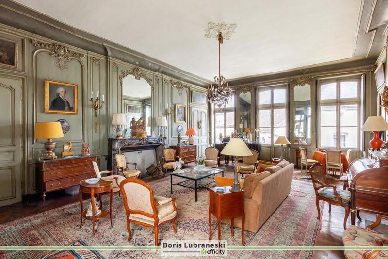 Hôtel particulier - 1 200 m² - 20 pièces