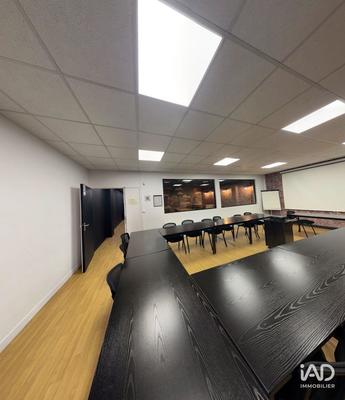 Local commercial - 592 m²