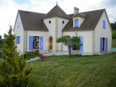 Maison traditionnelle - 230 m² - 7 pièces