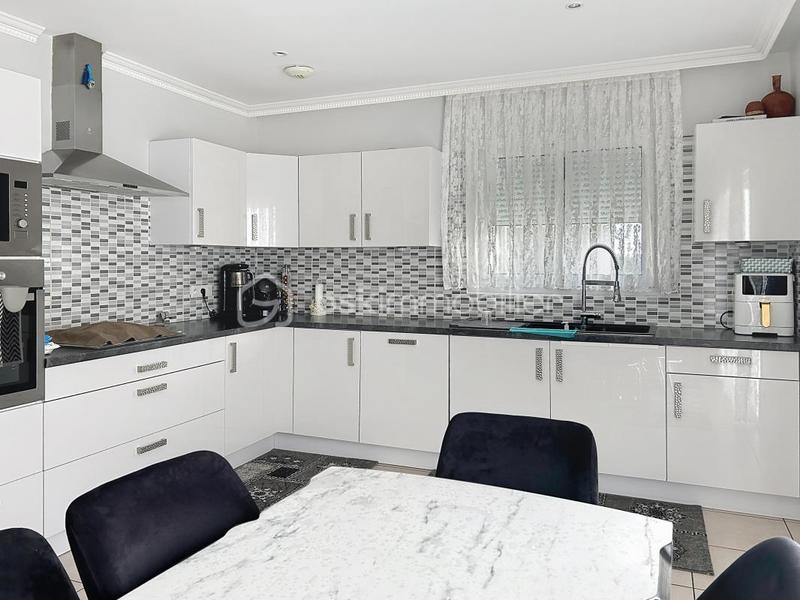 Maison - 90 m² - 5 pièces