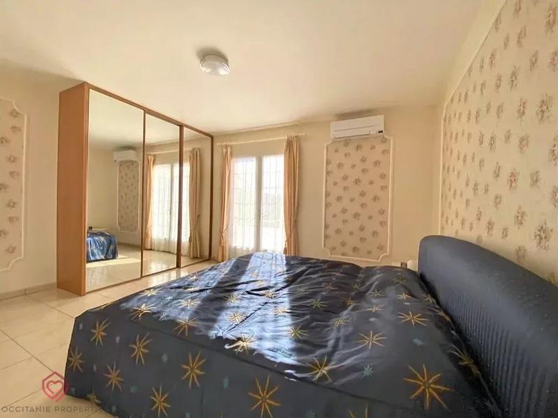 Maison - 215 m² - 5 pièces