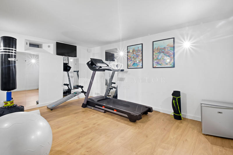 Propriété - 310 m² - 10 pièces