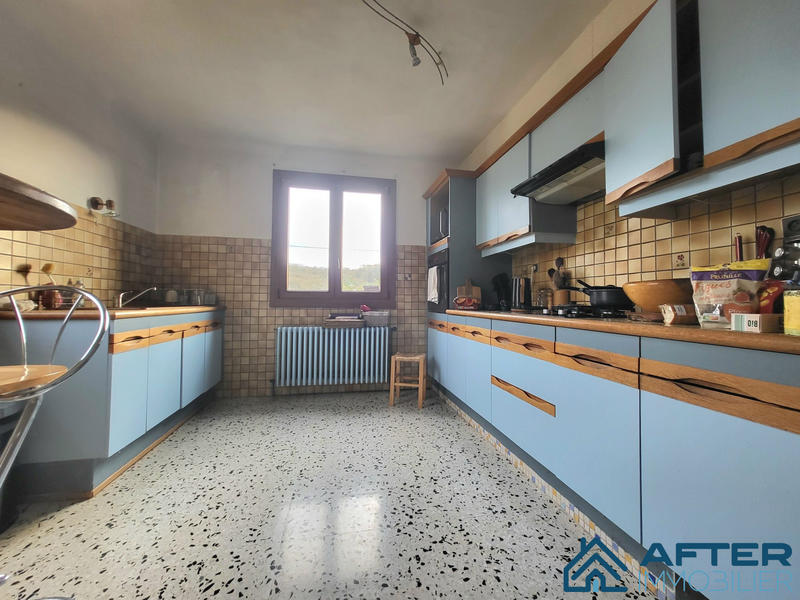 Maison - 182 m² - 9 pièces