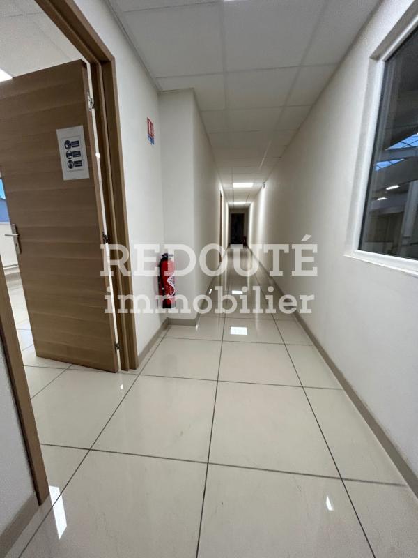 Entrepôt - 1 300 m² - 6 pièces