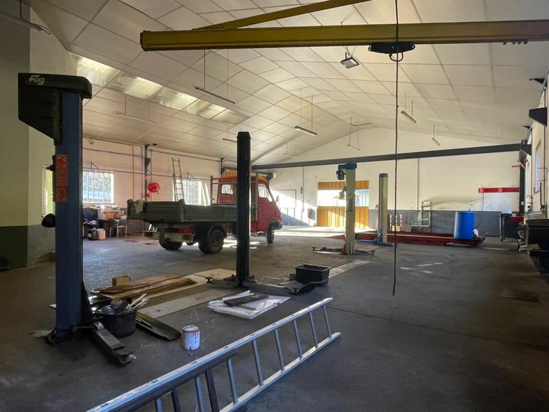 Local d'activités - 300 m²