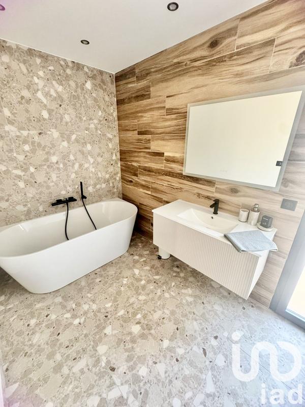 Maison de maîtres - 251 m² - 7 pièces