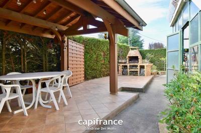 Maison - 285 m² - 9 pièces