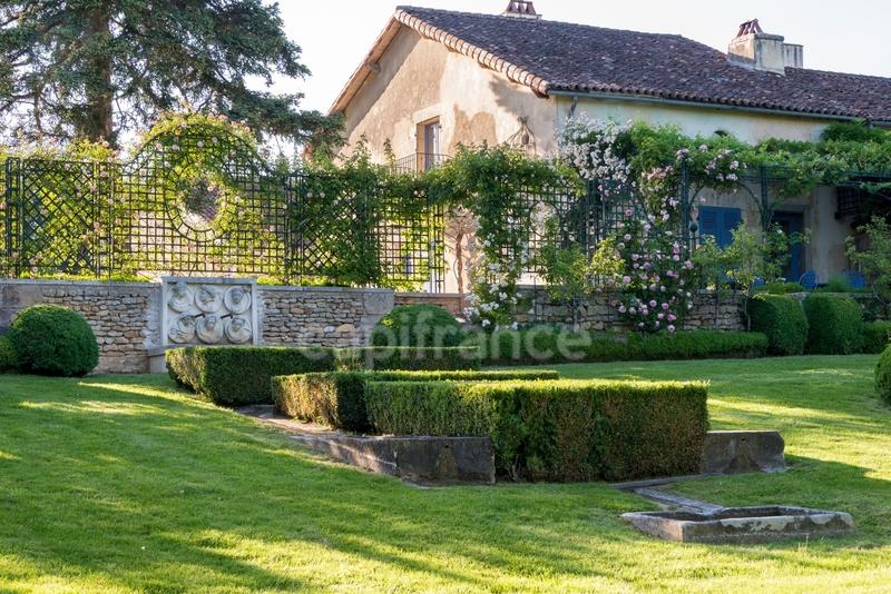 Maison - 205 m² - 9 pièces