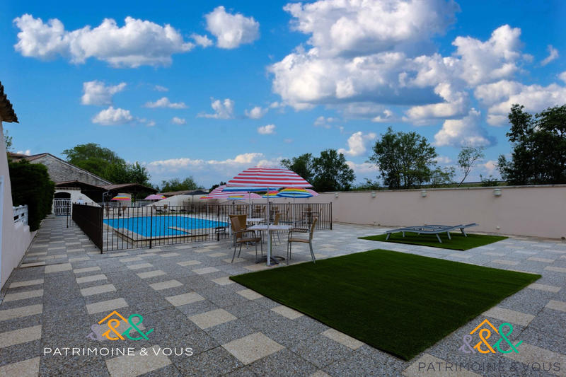 Local commercial - 1 175 m² - 28 pièces