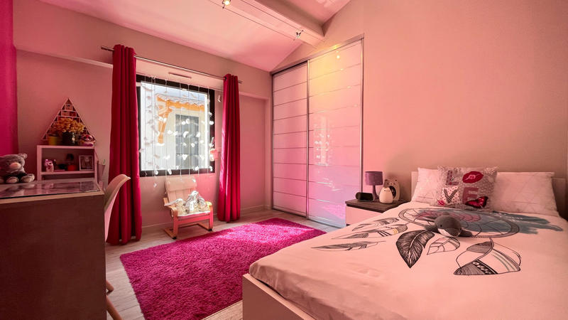 Propriété - 246 m² - 8 pièces