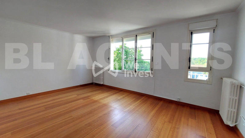 Maison - 295 m² - 9 pièces