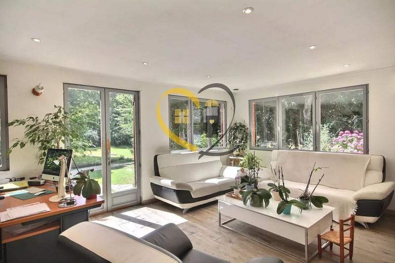Propriété - 246 m² - 9 pièces