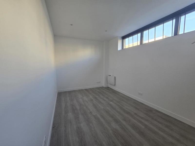 Local d'activité / Entrepôt - 221 m²