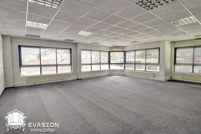 Bureau - 240 m²