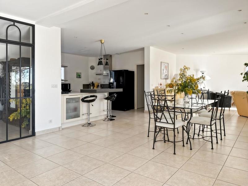 Maison - 192 m² - 6 pièces