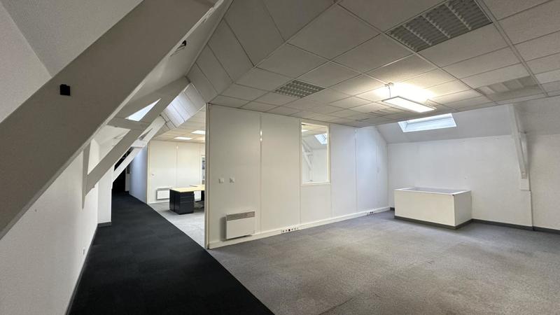 Bureau - 335 m²