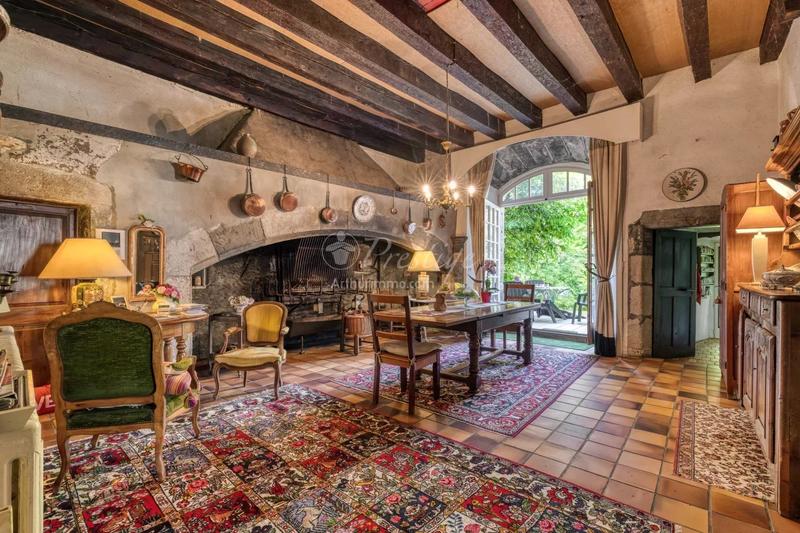 Maison - 500 m² - 10 pièces