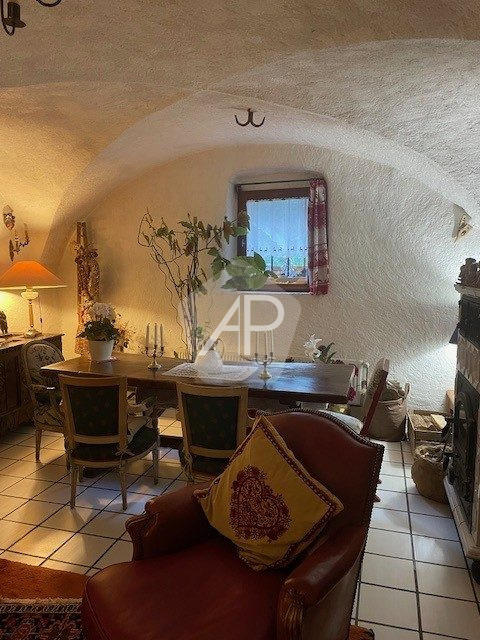 Maison traditionnelle - 215 m² - 9 pièces