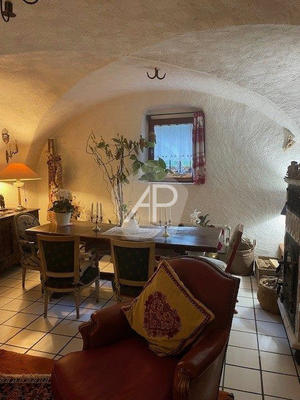 Maison traditionnelle - 215 m² - 9 pièces