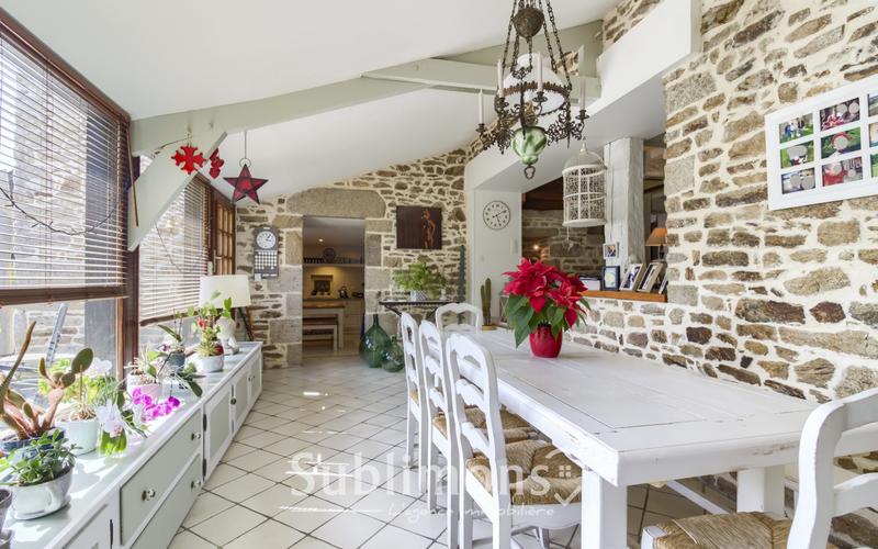 Maison - 231 m² - 9 pièces