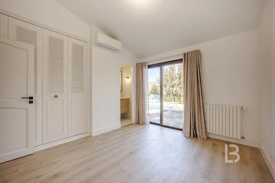 Maison - 181 m² - 7 pièces