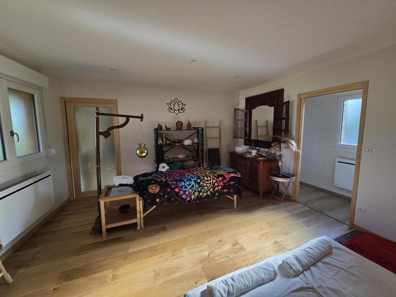 Maison - 295 m² - 9 pièces