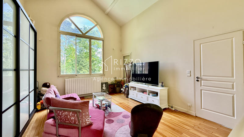 Maison - 302 m² - 8 pièces