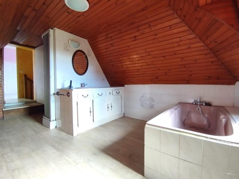 Corps de ferme - 240 m² - 8 pièces