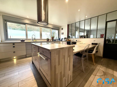 Maison - 195 m² - 7 pièces