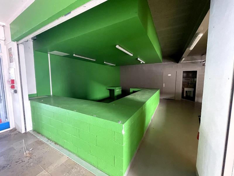 Local commercial - 616 m²
