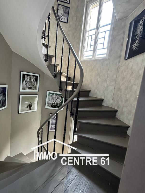 Maison - 228 m² - 8 pièces