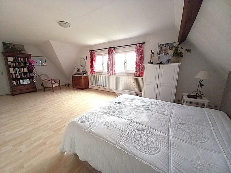 Maison - 258 m² - 11 pièces