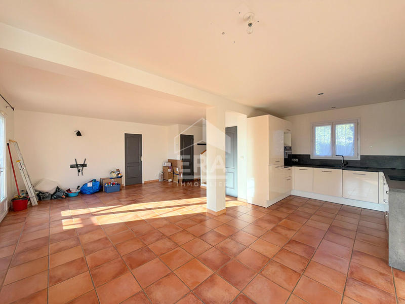 Maison - 93 m² - 4 pièces