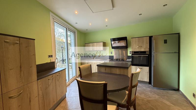 Maison - 192 m² - 11 pièces