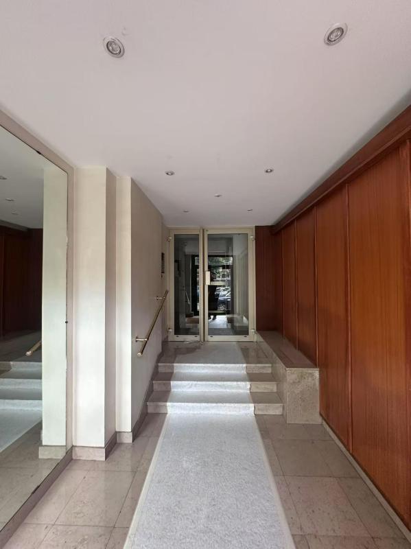 Studio - 60 m² - 1 pièce