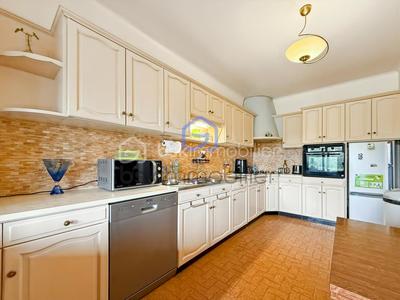 Pavillon - 185 m² - 8 pièces