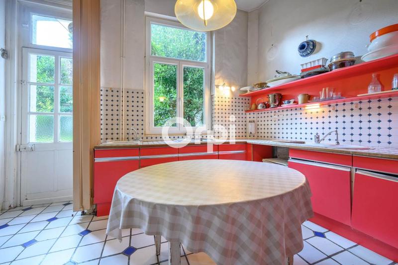 Maison - 232 m² - 9 pièces