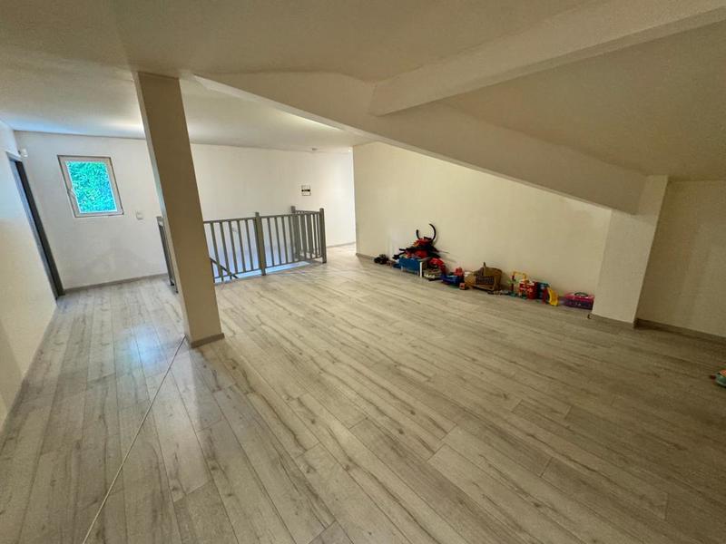 Maison - 280 m² - 6 pièces